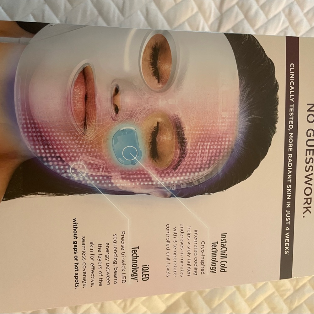 Shark cryo glow LED Face Mask with Instant Cold Technology


New in box